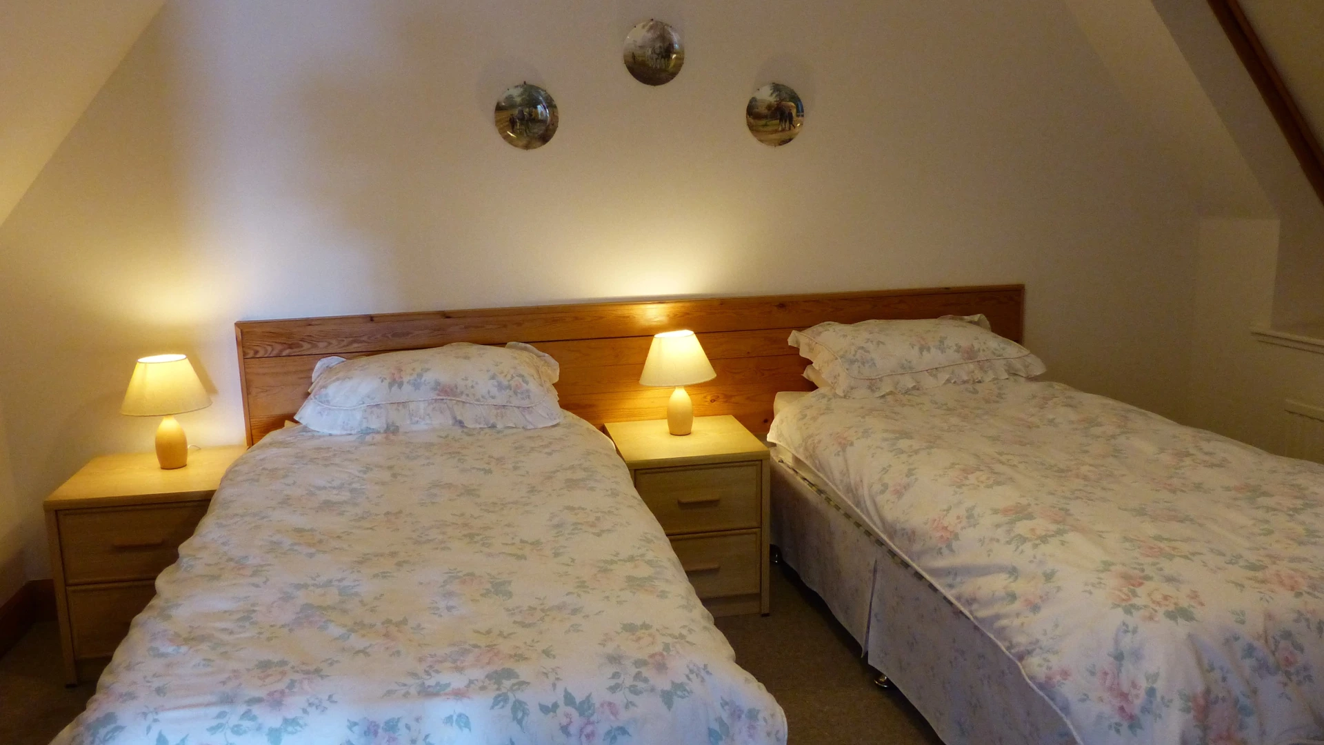 stable-bedroom-2.jpg (1)