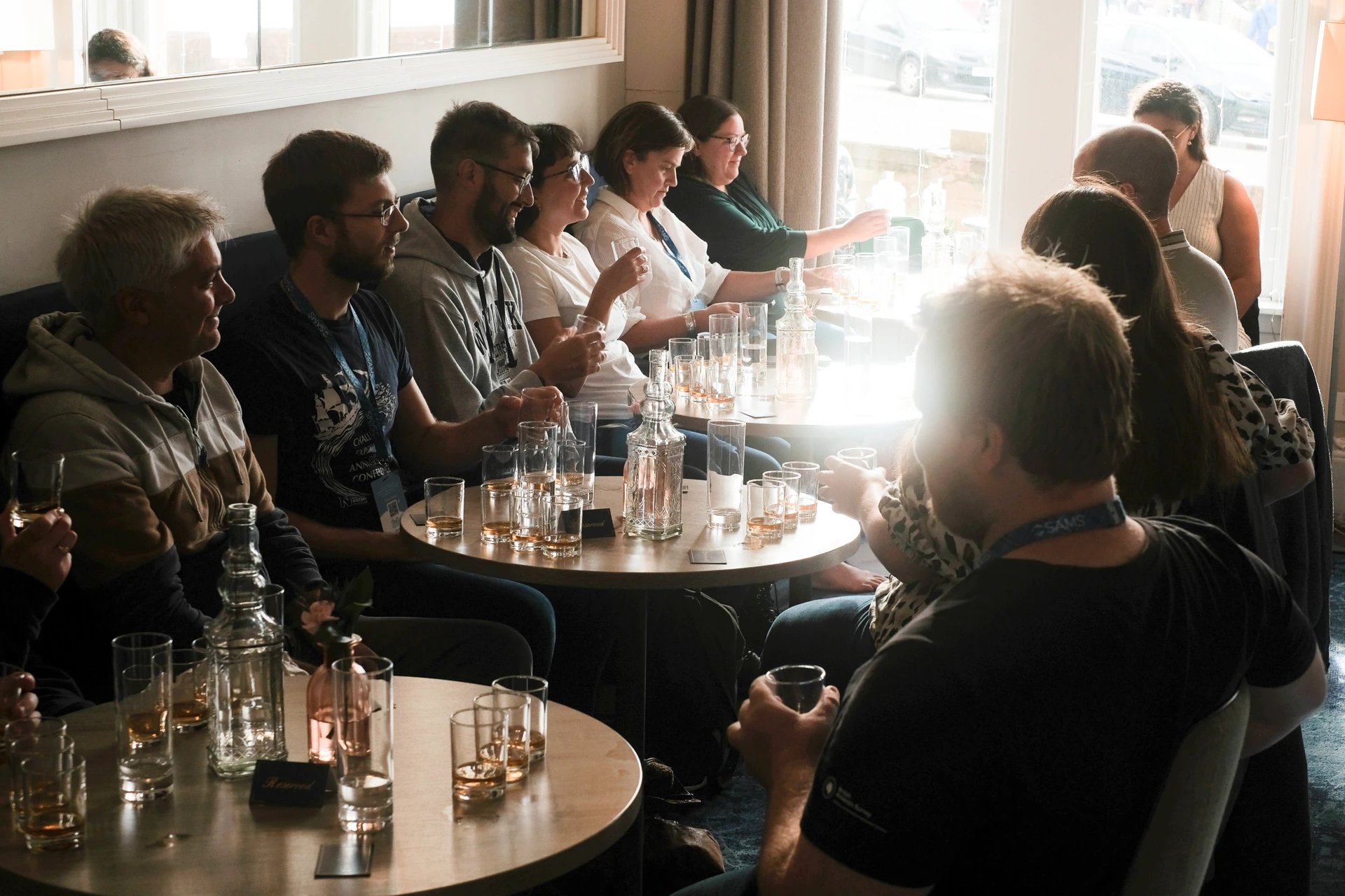 guests_enjoying_a_whisky_tasting_1.jpg