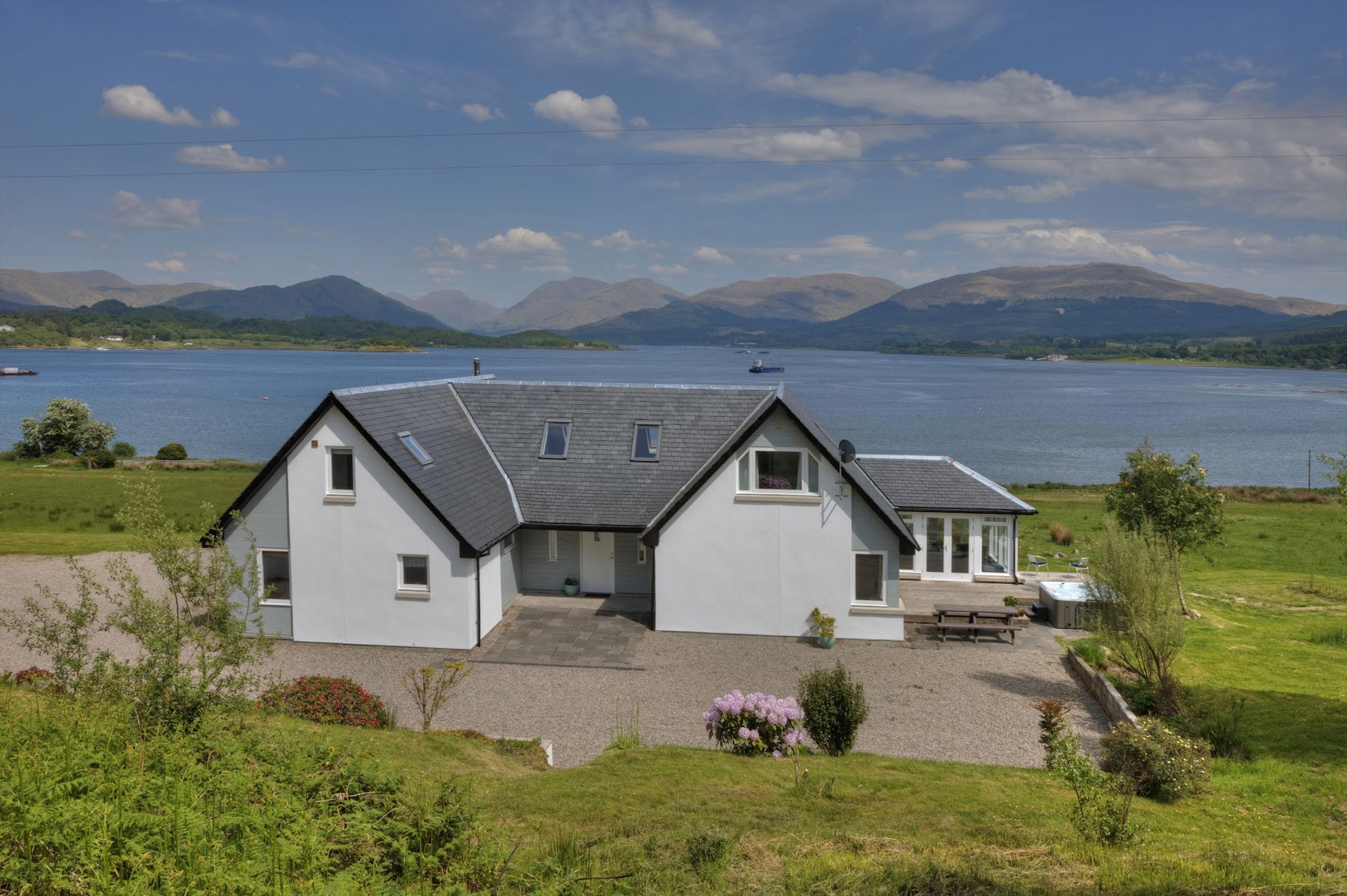 Background image - 0i5d9226_house_and_loch_small.jpg