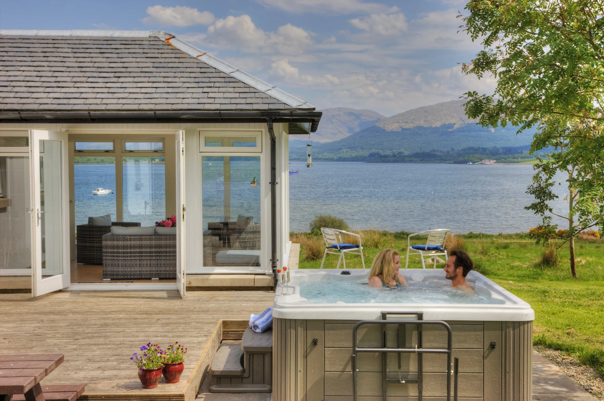0i5d9077_jacuzzi_small.jpg