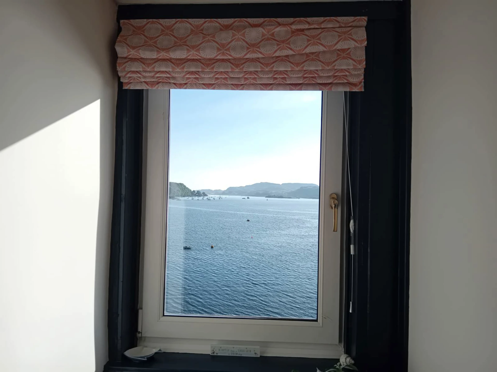 bedroom_window_view_i_westbay_apartment__oban.jpg (10)