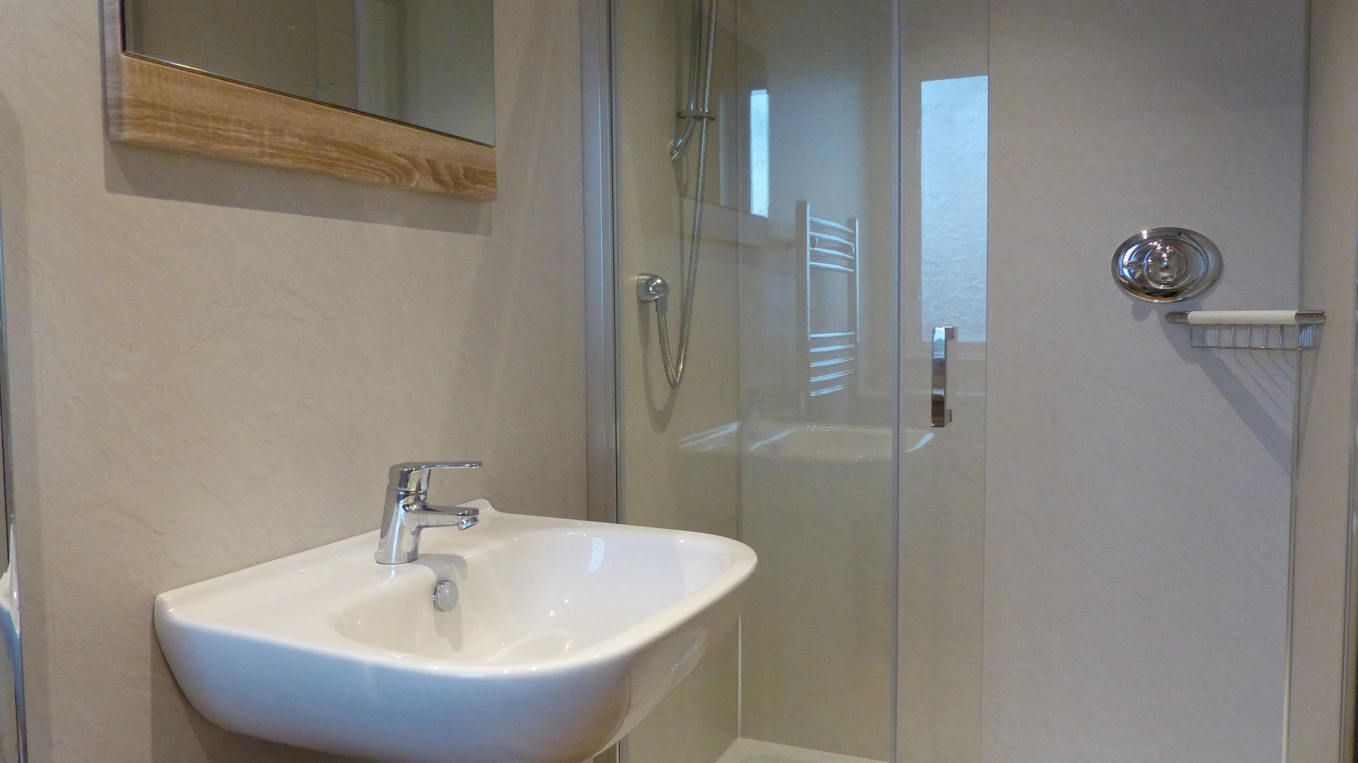 barr-beithe-upper-shower-room.jpg
