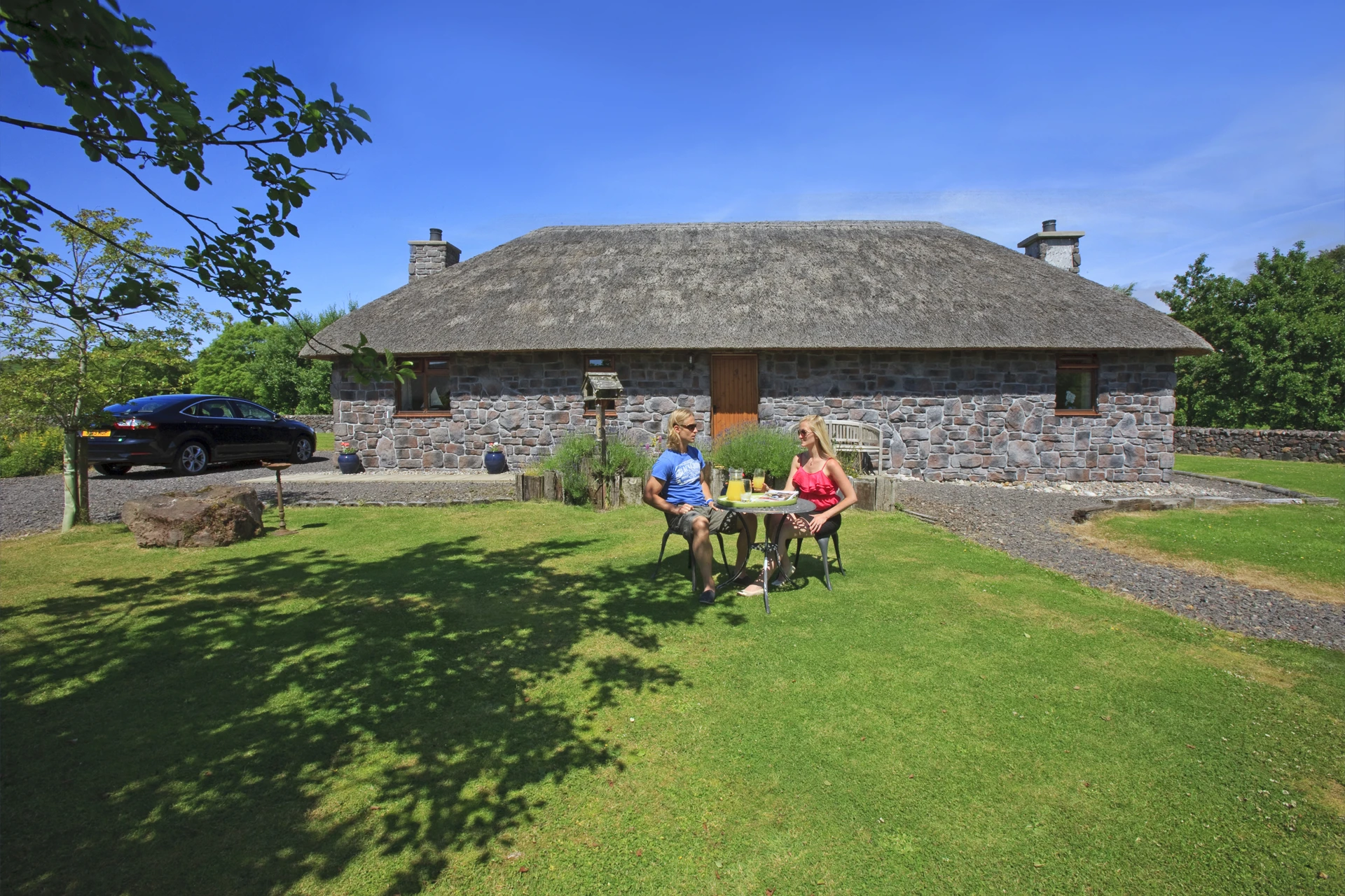 _i5d5312_young_couple_cottage_3.jpg (3)