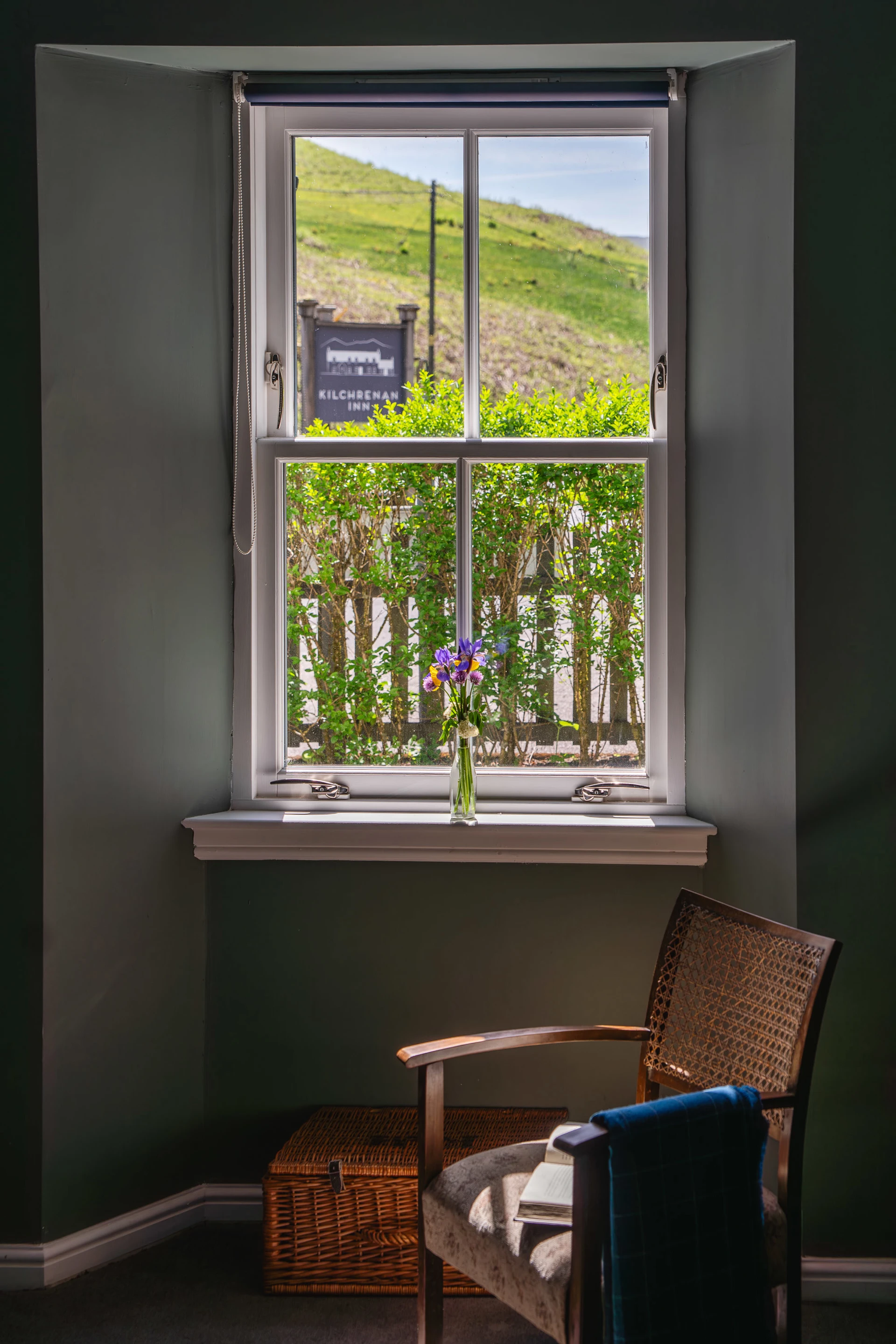 26-05-kilchrenan-inn-room-4-web-optimised-c-hannah-goldsmith-7.jpg (7)