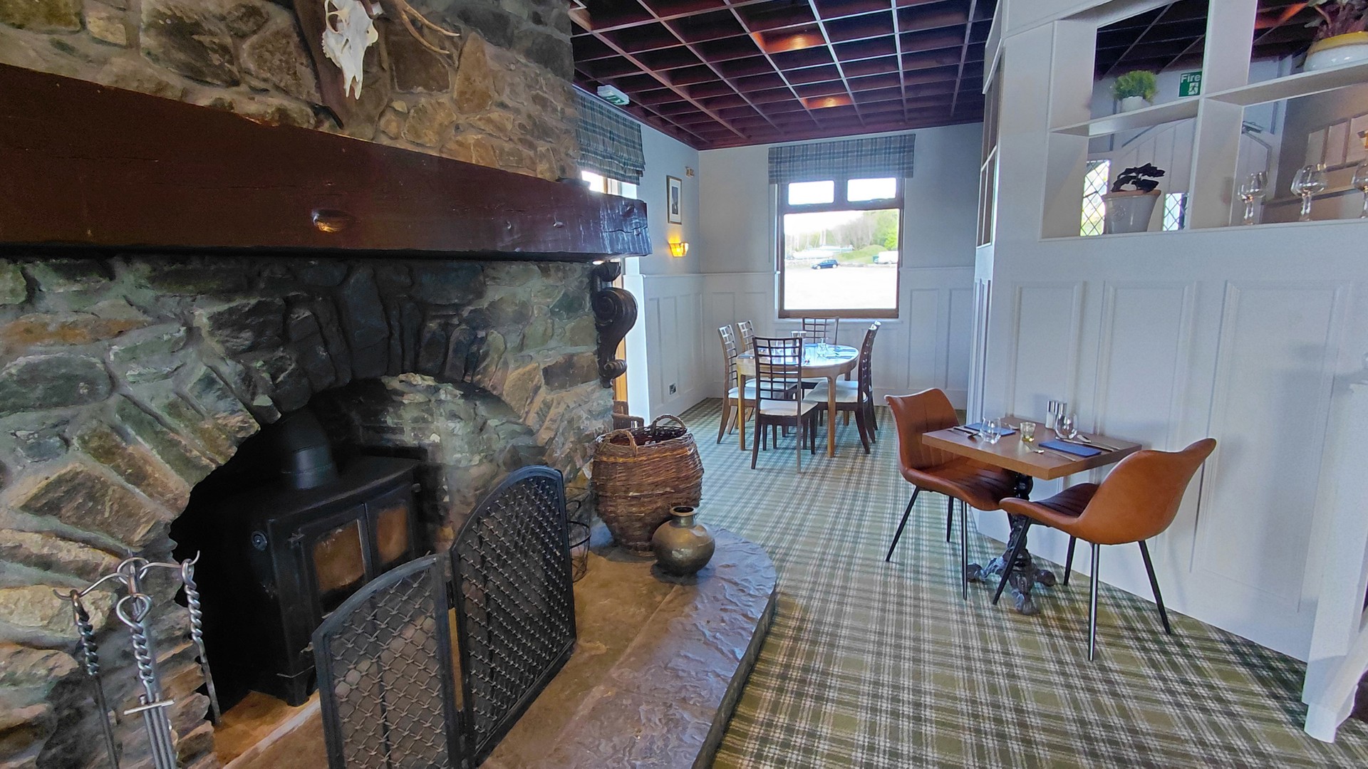 Background image - loti_fireplace.jpg (9)