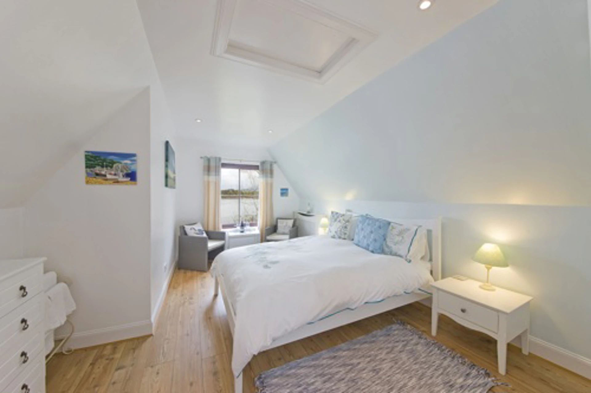 upstairs_bedroom.jpg