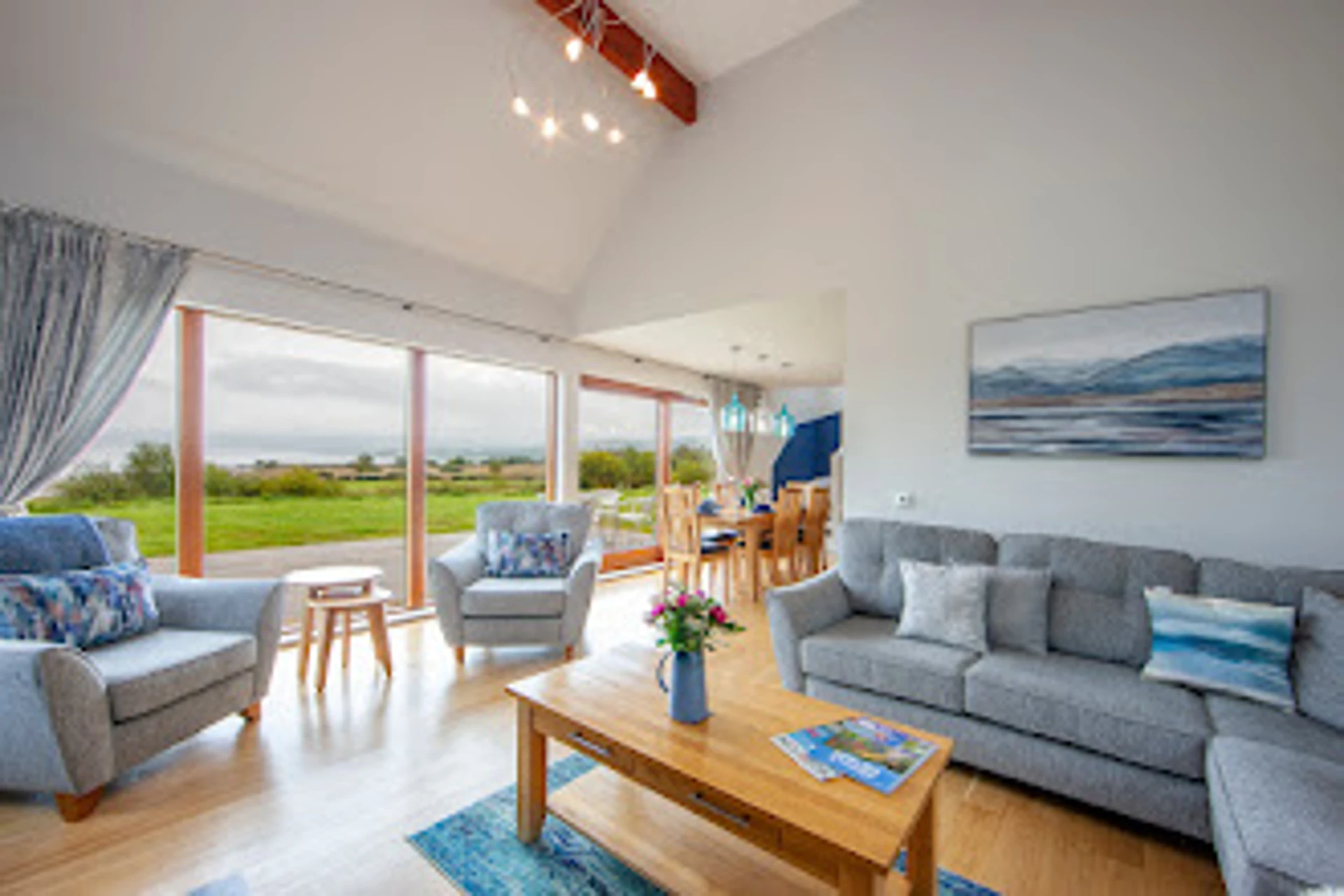1z6e8414_lounge_small.jpg