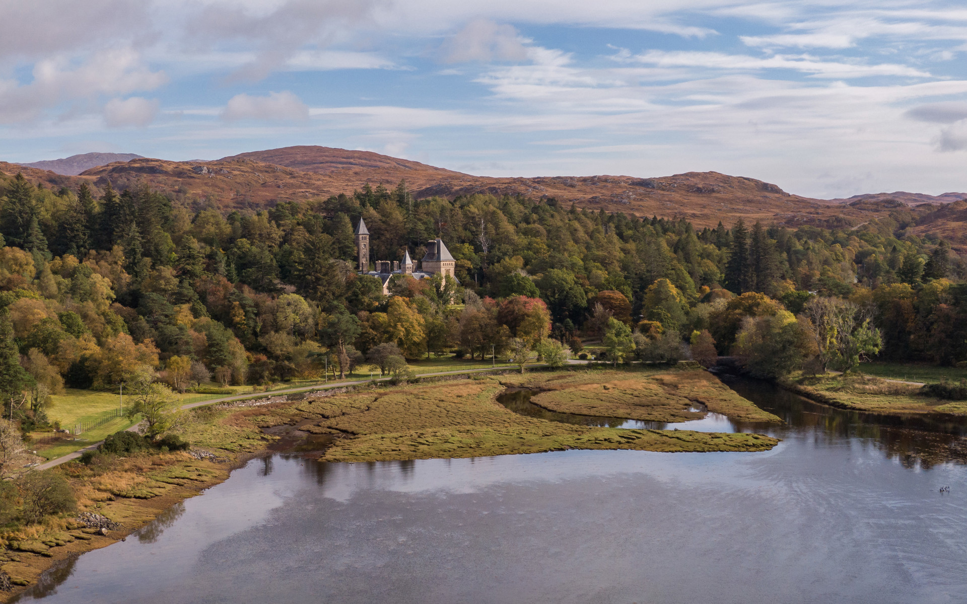 Background image - ardtornish_house_in_scenery.jpg (8)