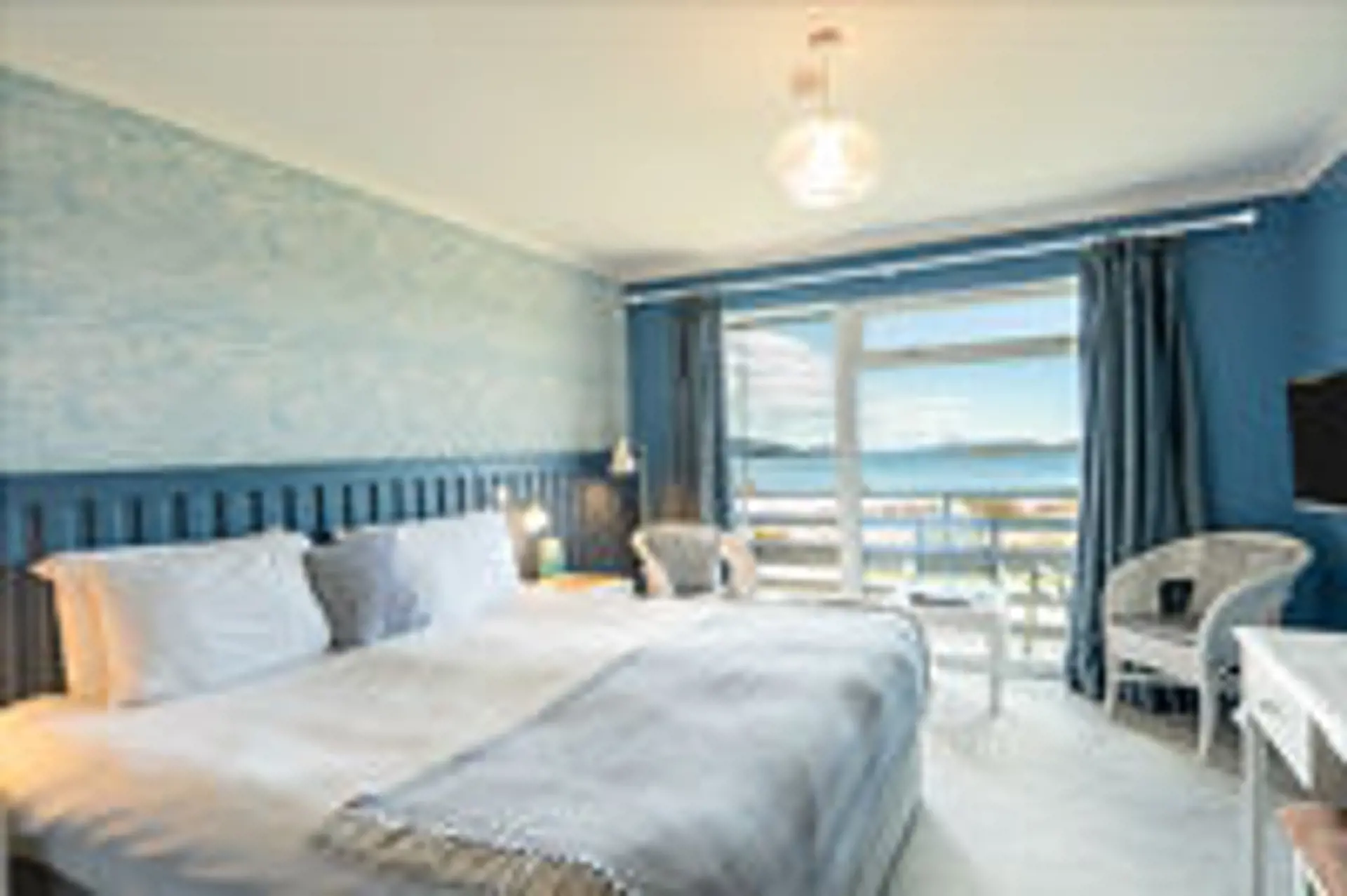 sea-view-lodge-double-bedroom.jpg