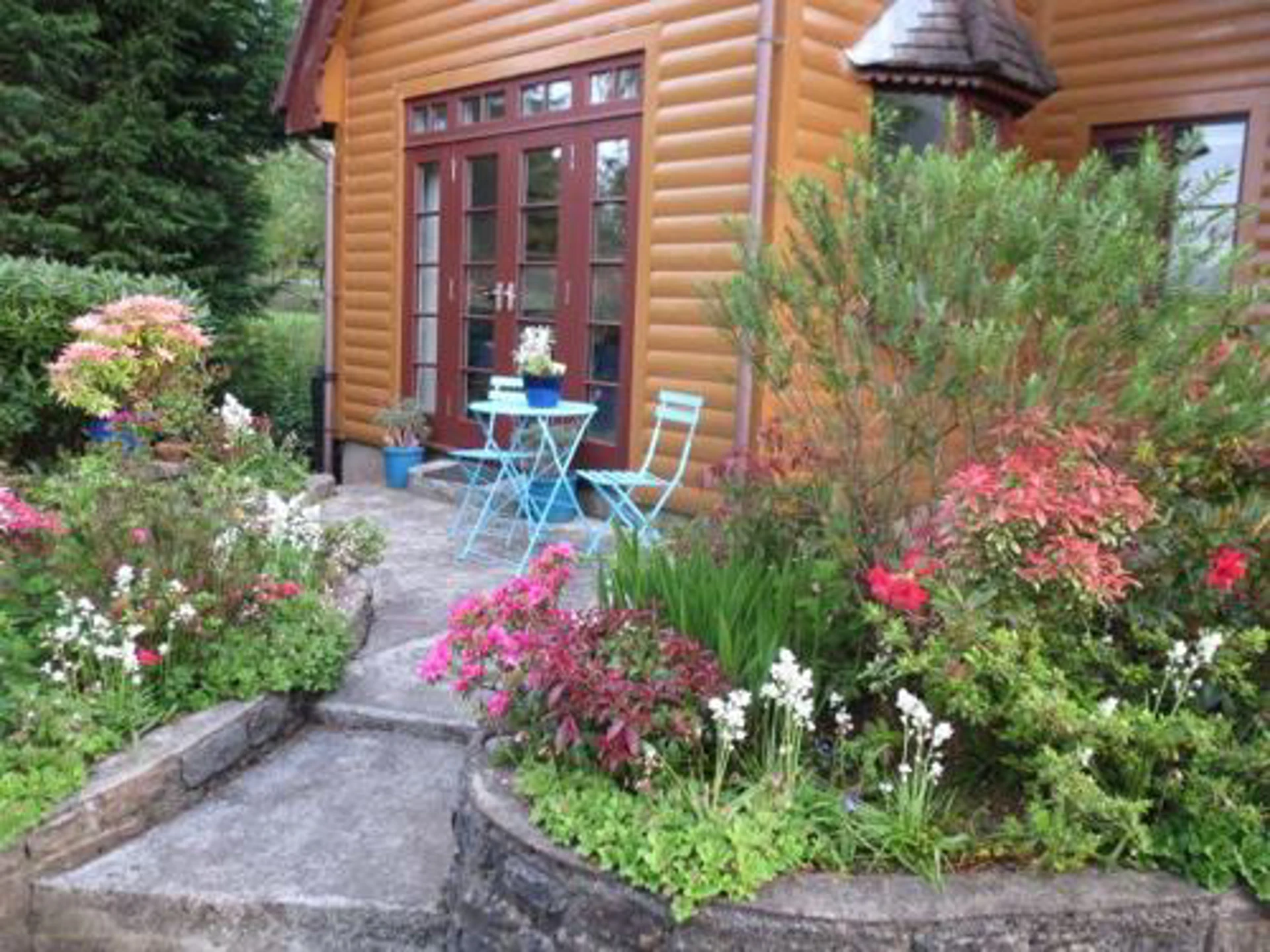 patio_seating_area.jpg