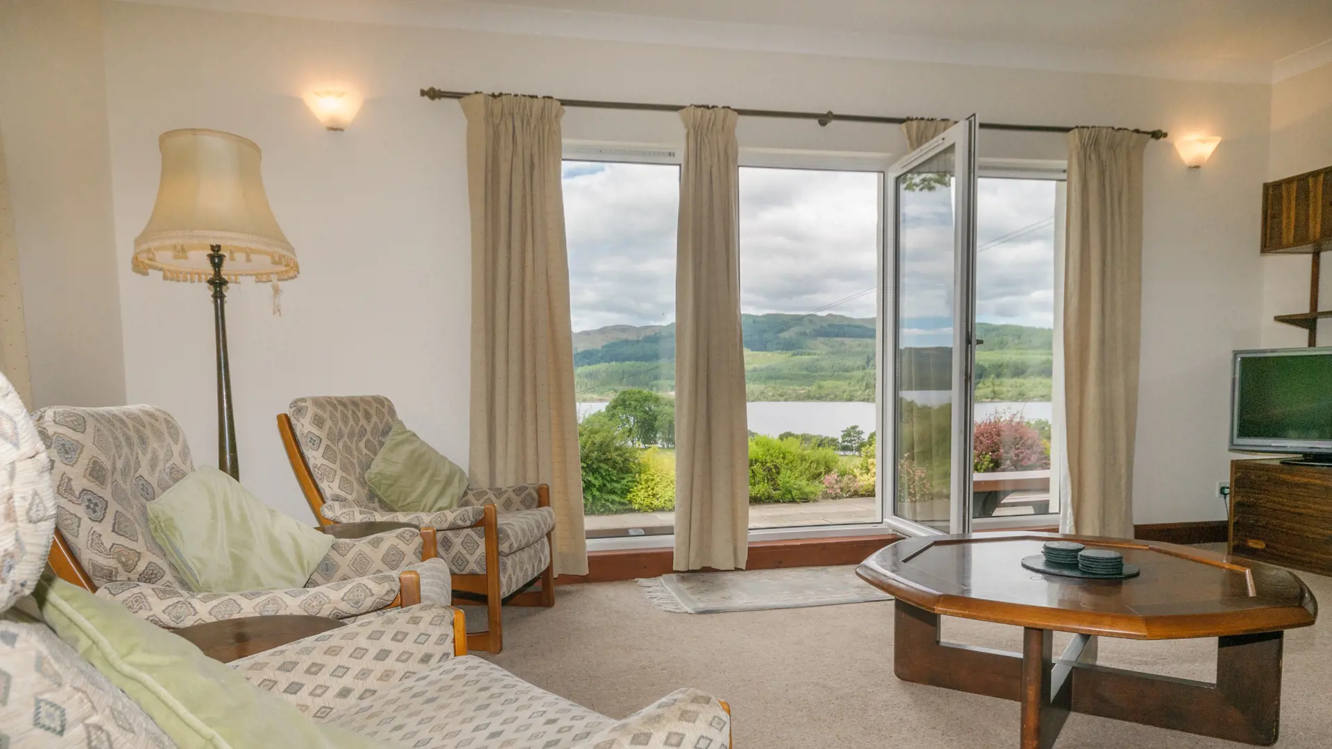 stable-cottage-lounge-looking-out-to-loch-awe.jpg