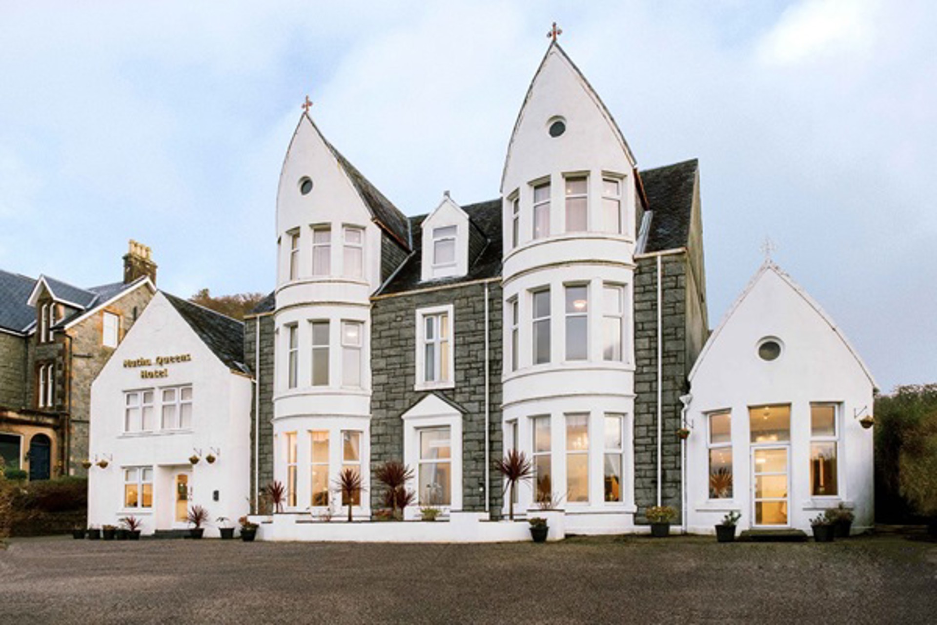 Background image - Queens Hotel