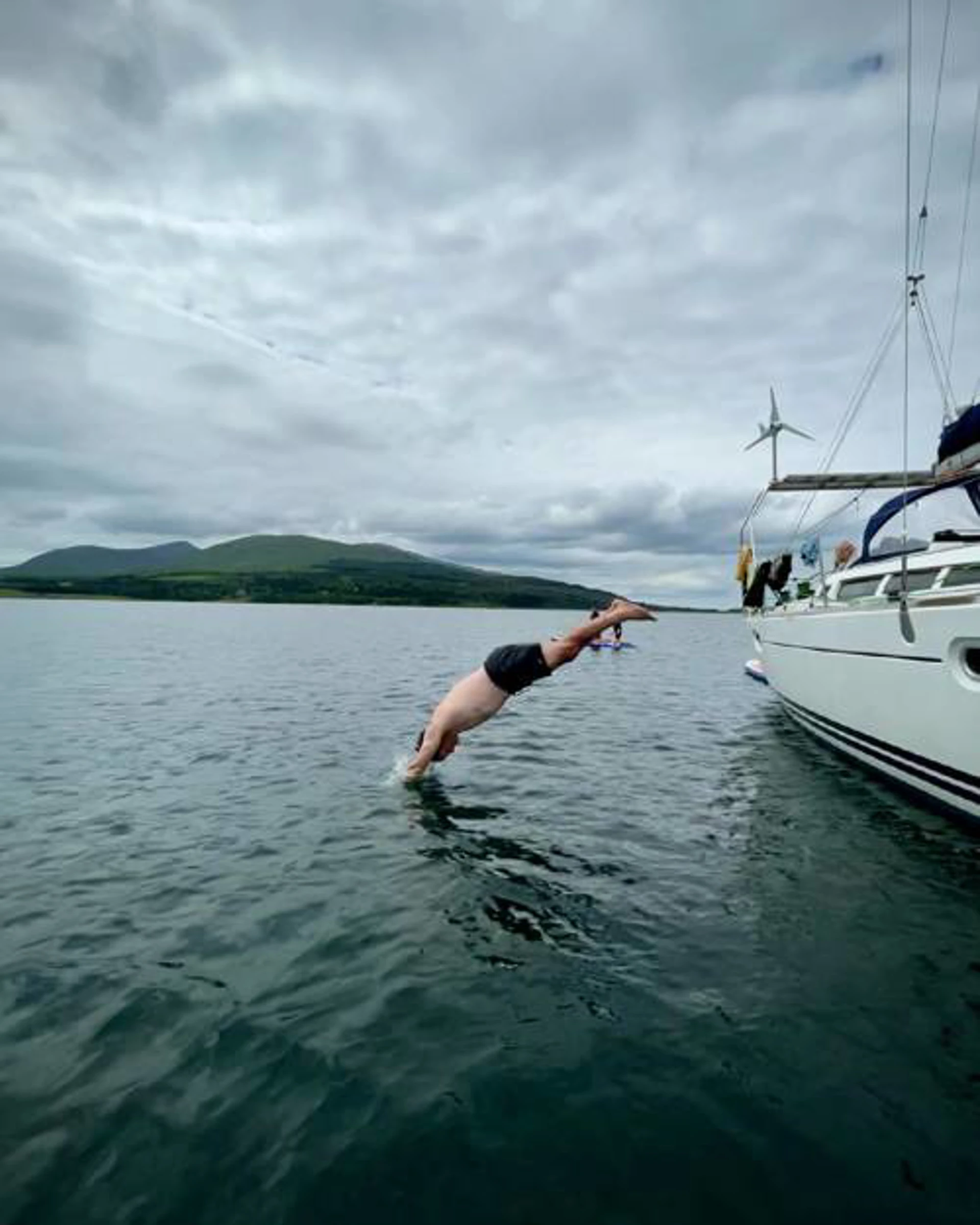 dive_off_boat.jpg