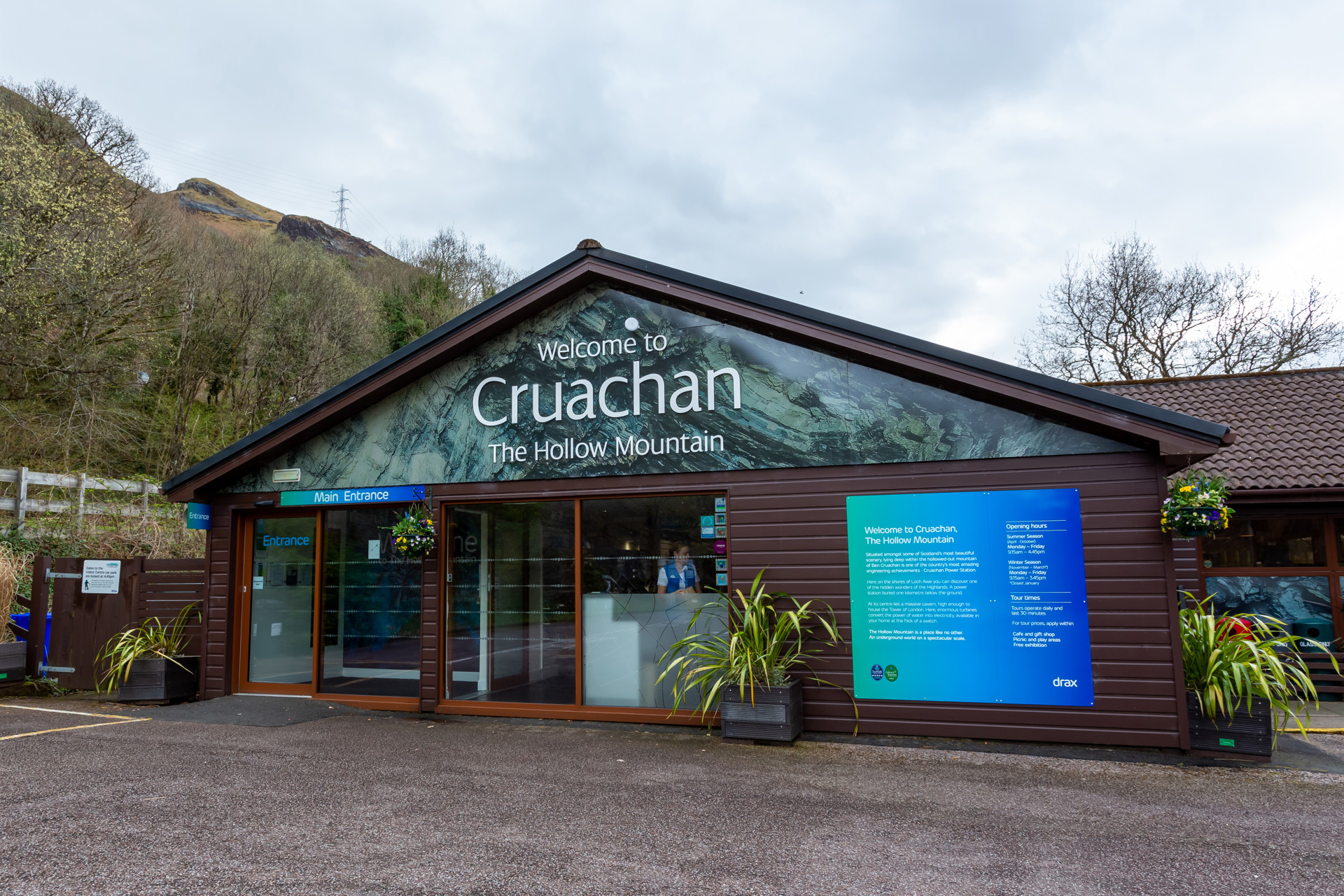 Background image - external_full_entance_shot_with_ishbel_in_window.jpg (3)