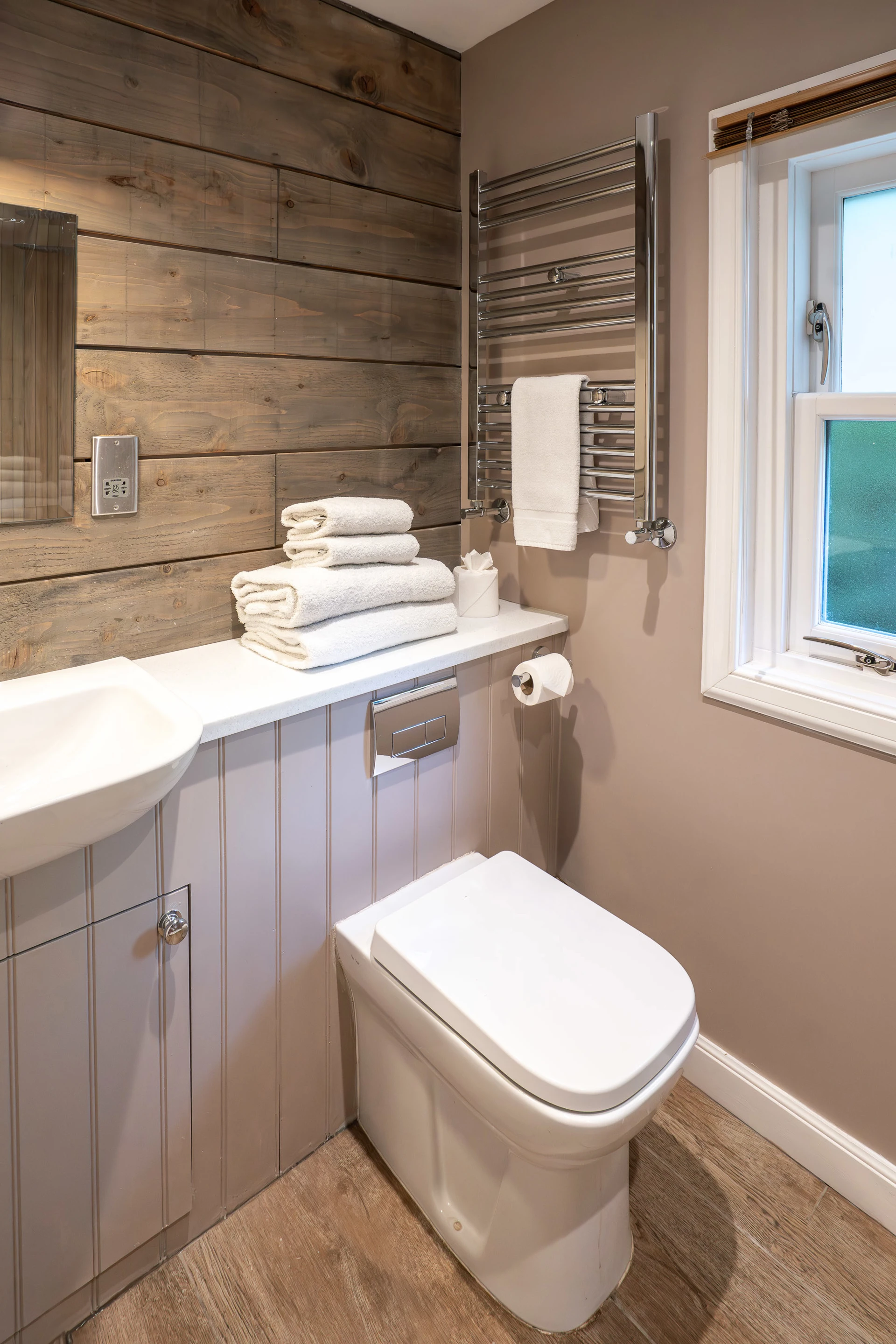 26-05-kilchrenan-inn-room-5-web-optimised-c-hannah-goldsmith-12.jpg