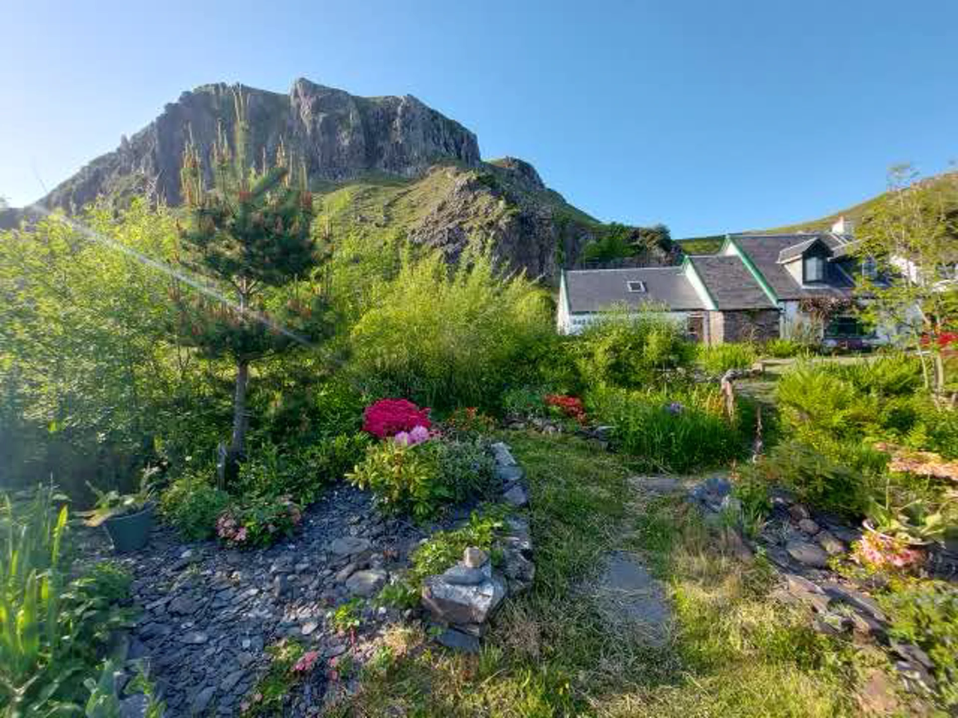 garragh-mhor_garden.jpg