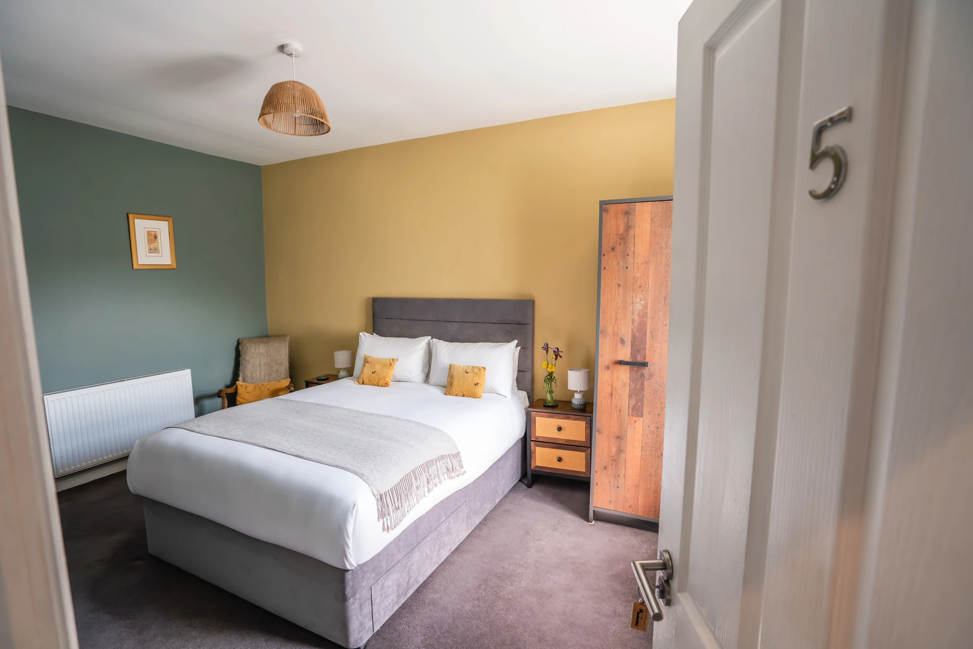 26-05-kilchrenan-inn-room-5-web-optimised-c-hannah-goldsmith-1.jpg (6)