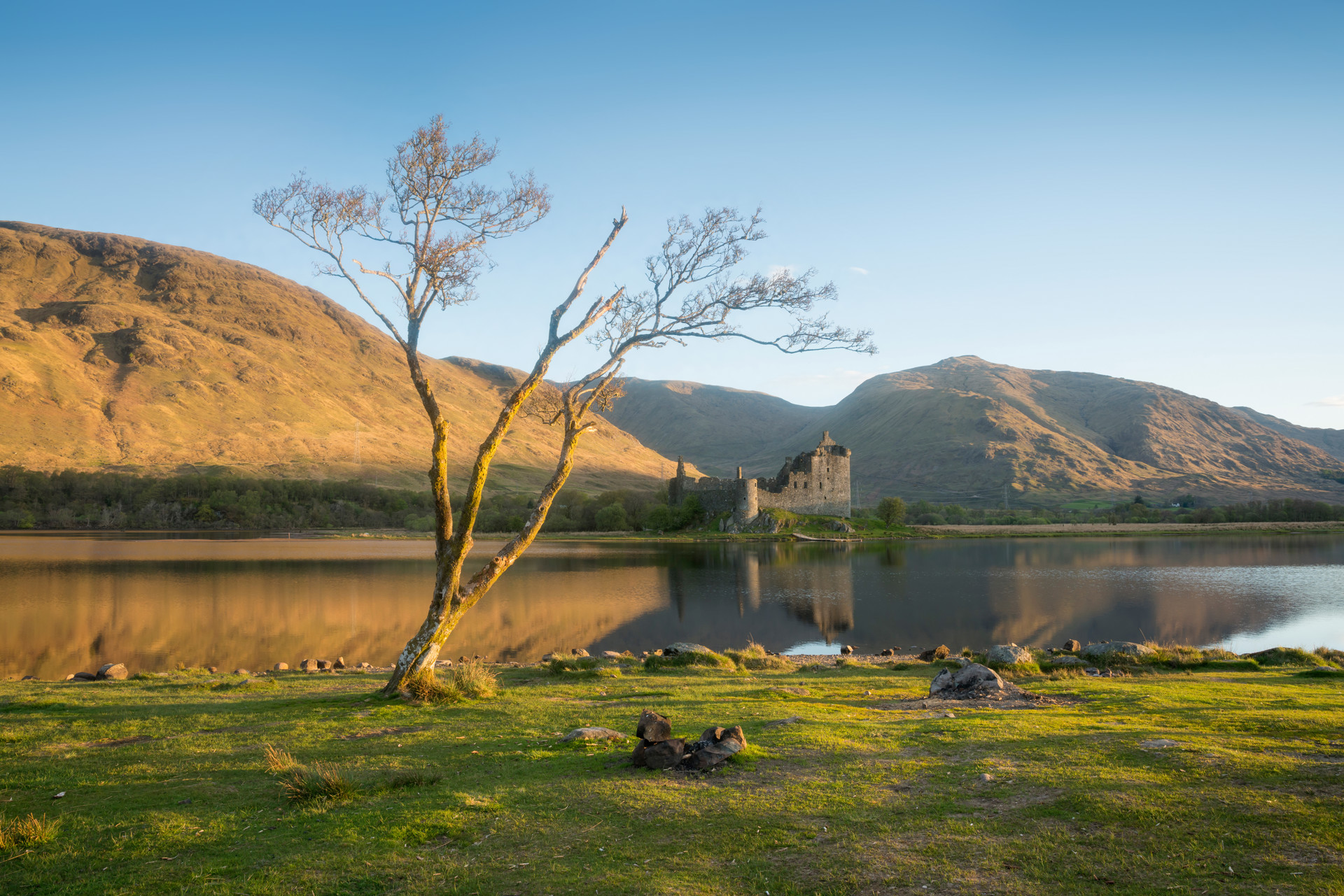 Background image - 72127-kilchurn-castle_vs_kenny-lam.jpg (1)