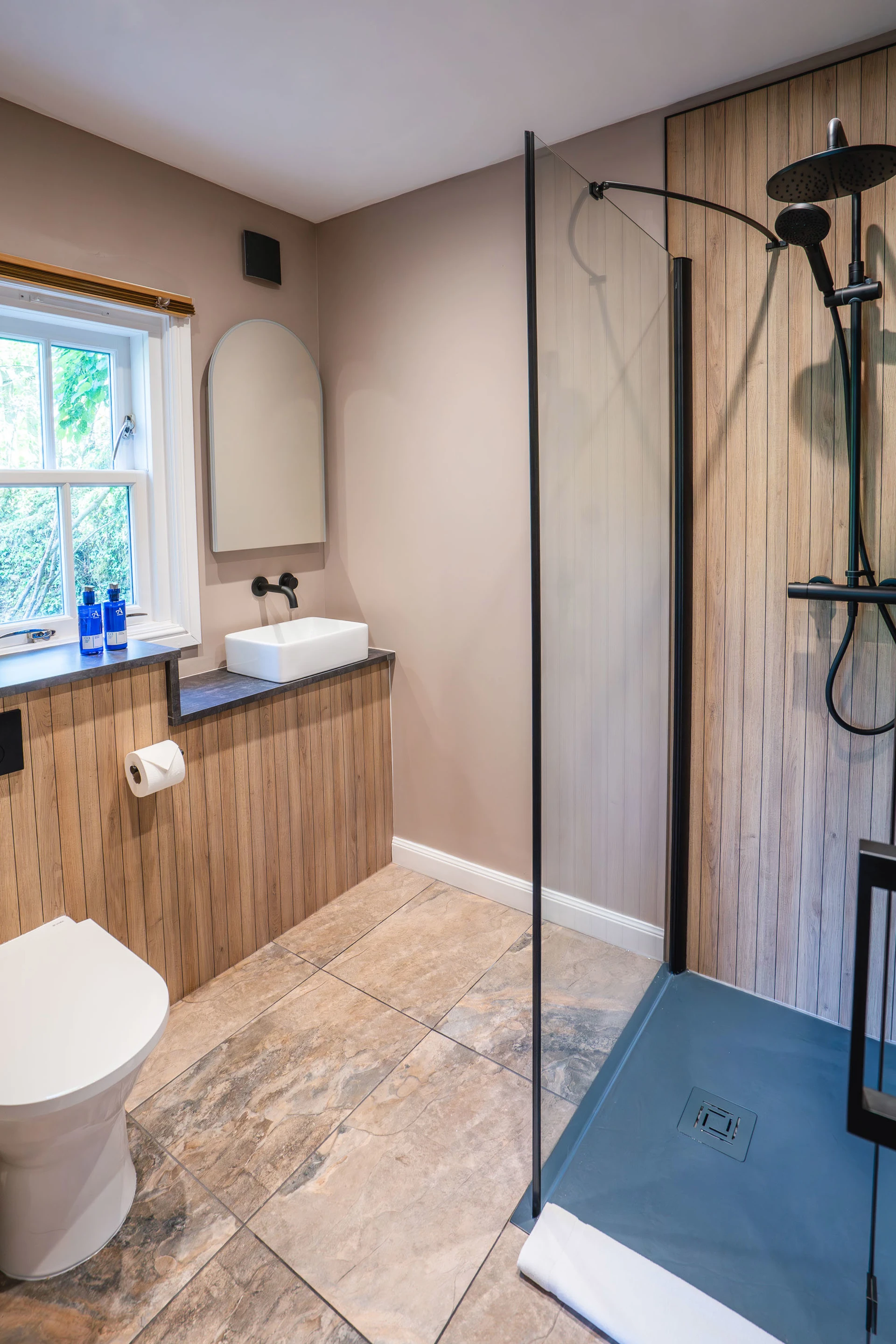 26-05-kilchrenan-inn-room-4-web-optimised-c-hannah-goldsmith-13.jpg