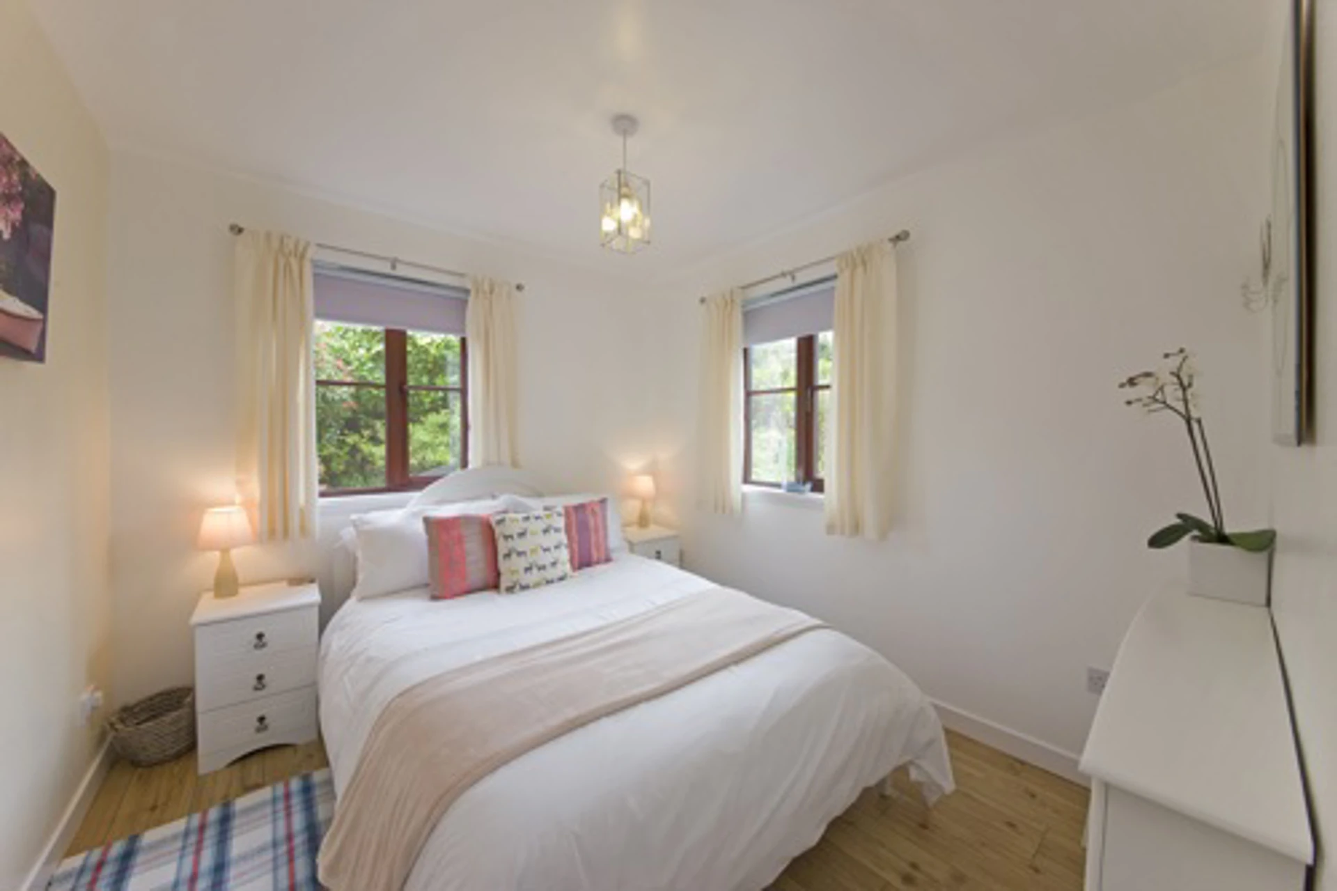 downstairs_bedroom.jpg
